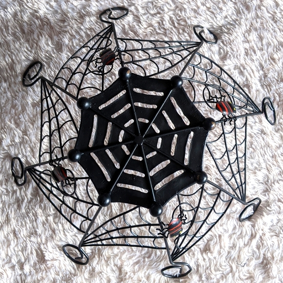Other - Spiderweb Basket